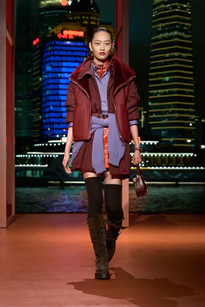 Look 25